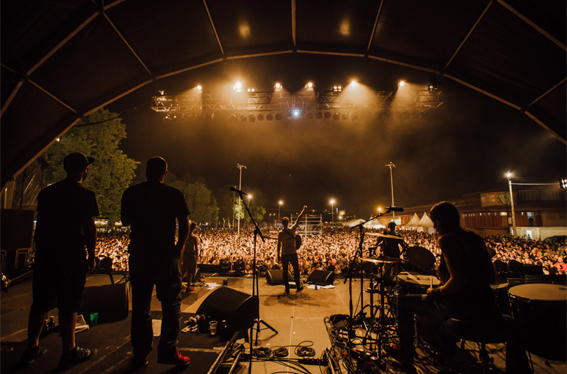 imatge general actuacions musicals als Camps Elisis - Festa Major