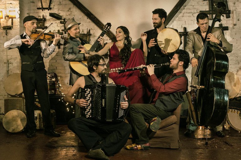 BARCELONA GIPSY BALKAN ORCHESTRA