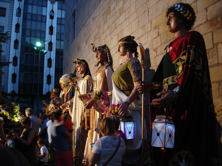 Els Gegants de Lleida amb els fanalets de St Jaume ©Amics dels Gegants de Lleida i Lo Marraco